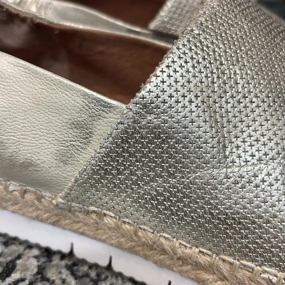 Gentle Souls Kenneth Cole Lara A-Line Sporty 2 Metallic Gold Espadrilles Size 8